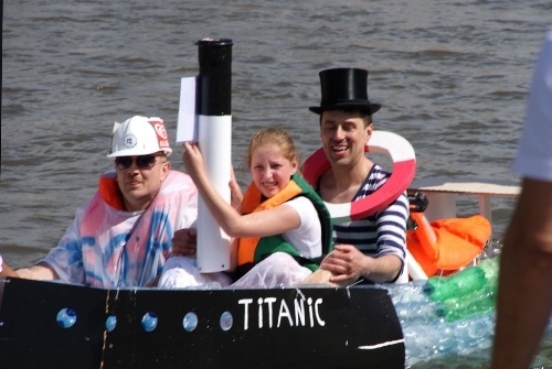 Spływ w stylu retro. Tłumy legniczan nad Kaczawą